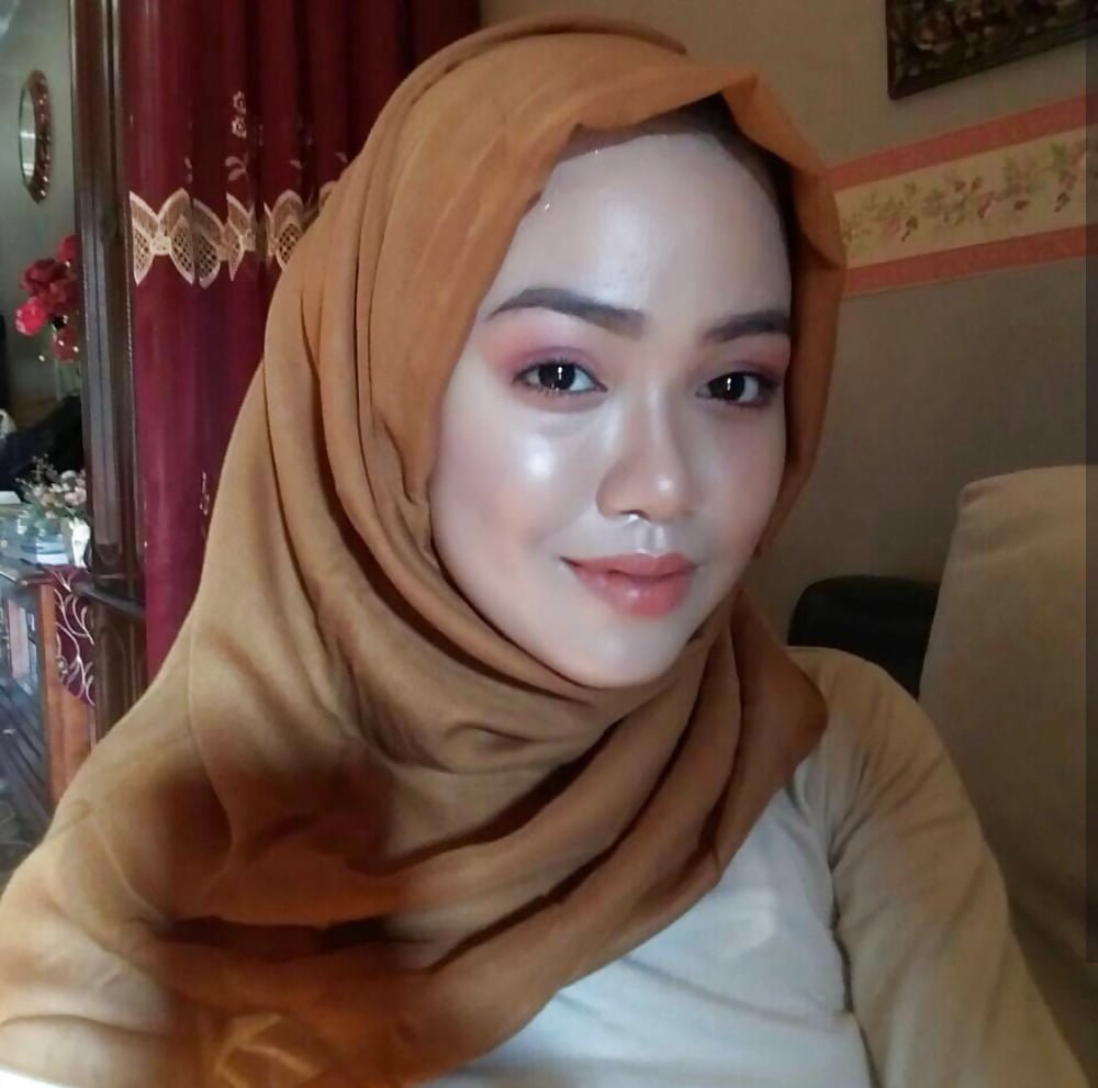 Indo Viral Ukhti Hijab Pakai Rok Pendek, Apa Kata Netizen?